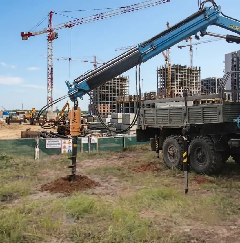 Бурова установка на базі КАМАЗ (діаметр буріння 600 мм)