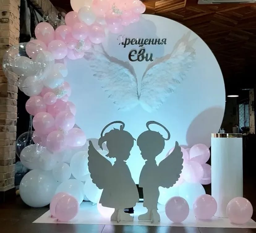 Фотозона, декорована на свято, весілля.