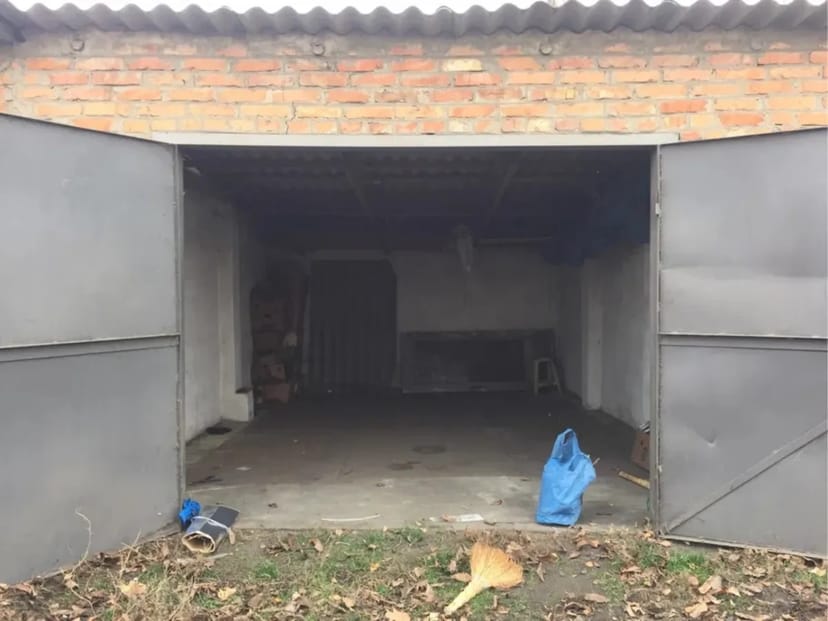 Цегляний гараж в кооперативі „Промінь“