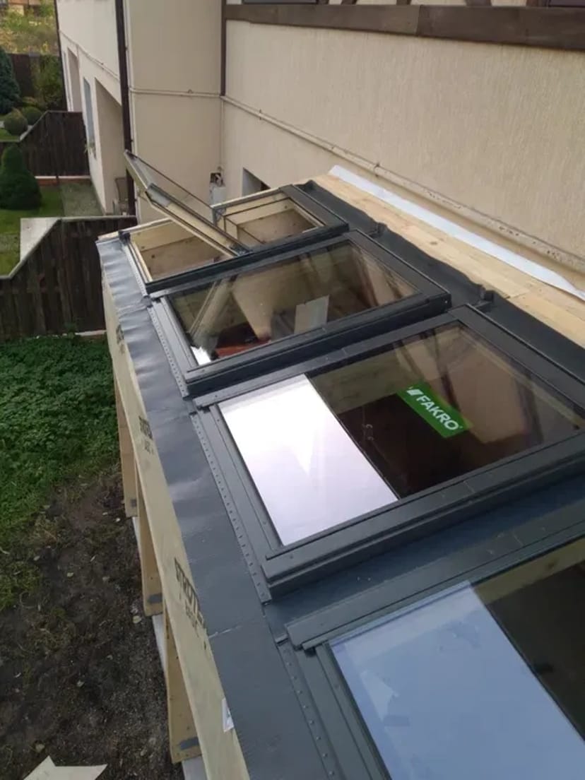 Монтаж, встановлення, врізка мансардних, дахових, вікон.Факро, Велюкс, Рото