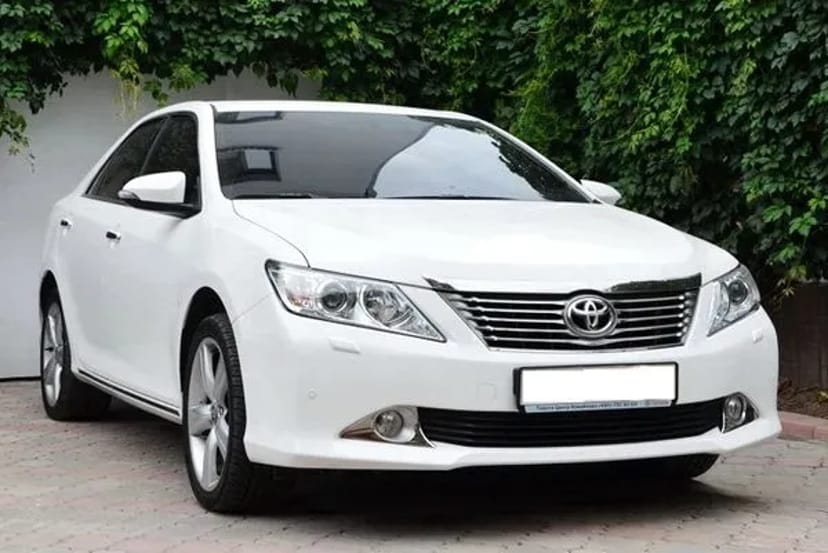 153 Авто на весілля Toyota Camry V50 білий