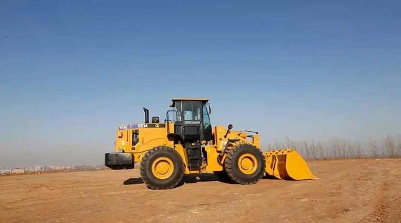 Фронтальний навантажувач Shandong SEM 653D готовий до роботи