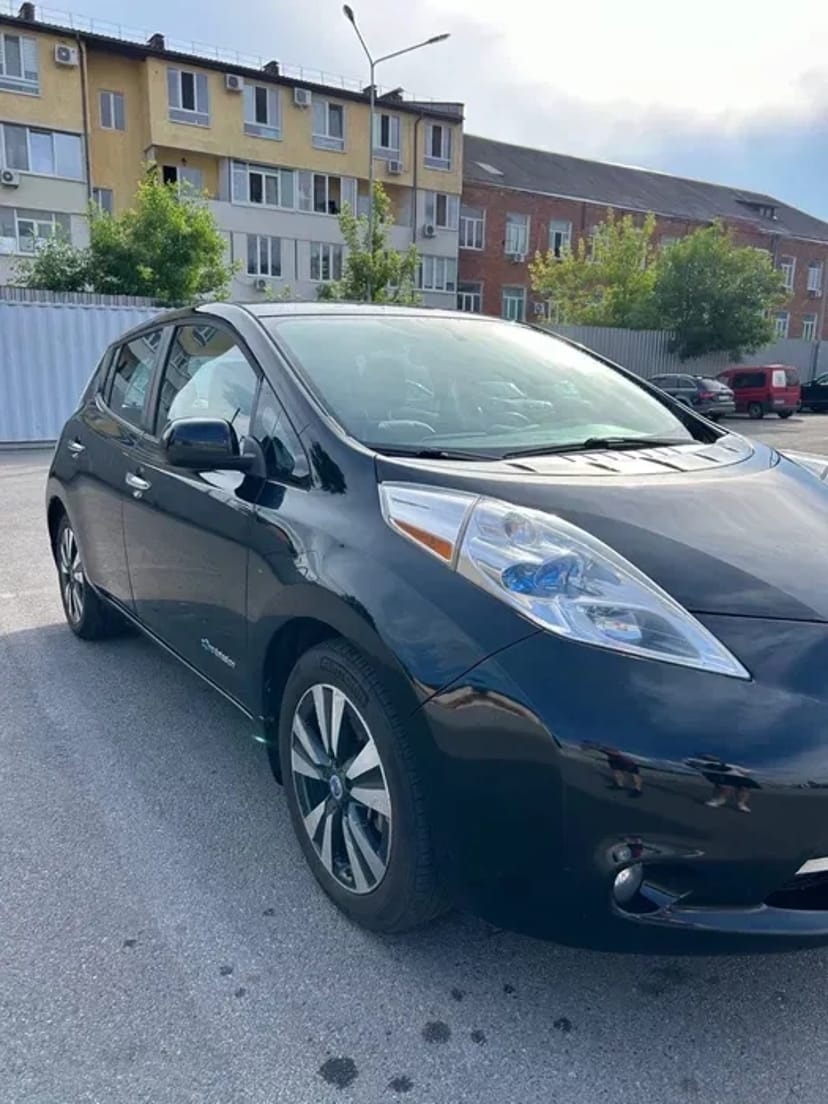 Авто nissan leaf