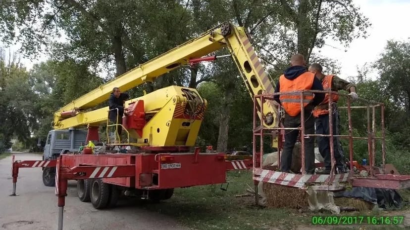 Автовишка ПГ-45, висота підйому 45 метрів