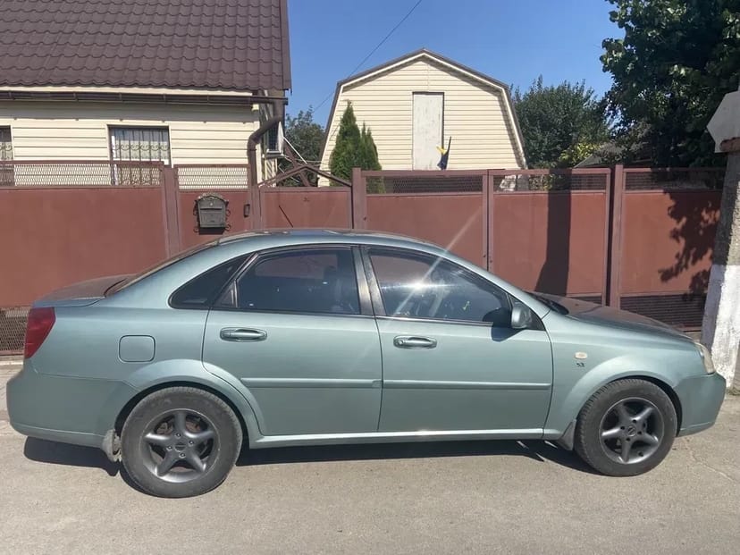 Автомобіль Шевроле Лачетті