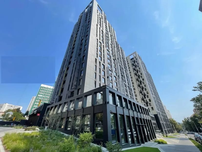 Зручне паркомісце в ЖК Тринити.