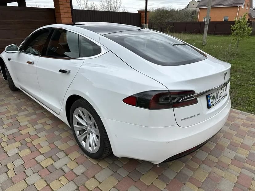 Автомобіль Tesla, під викуп. Надійно