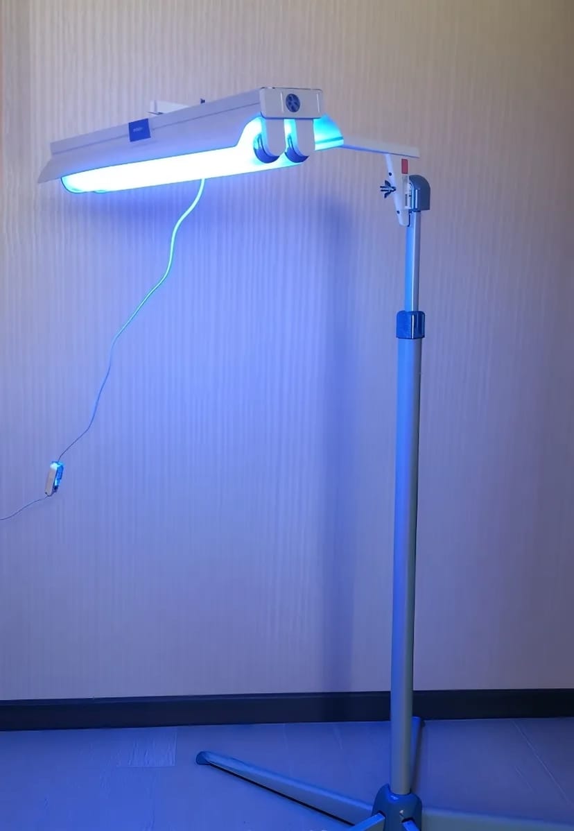 Лампа від жовтухи у немовлят (на штативі)