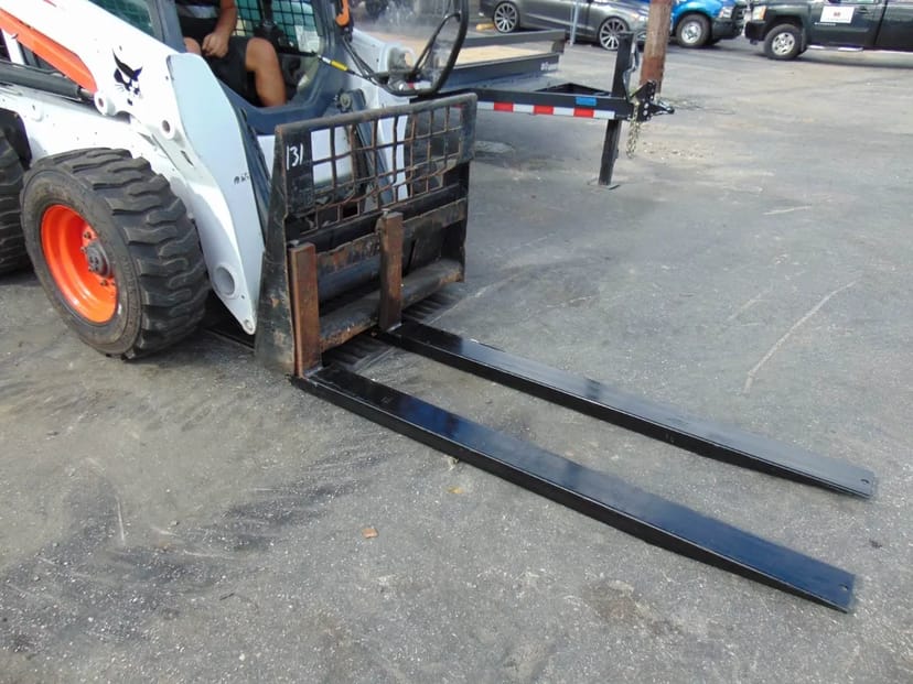 Палетні вила для вашого "Бобкета"