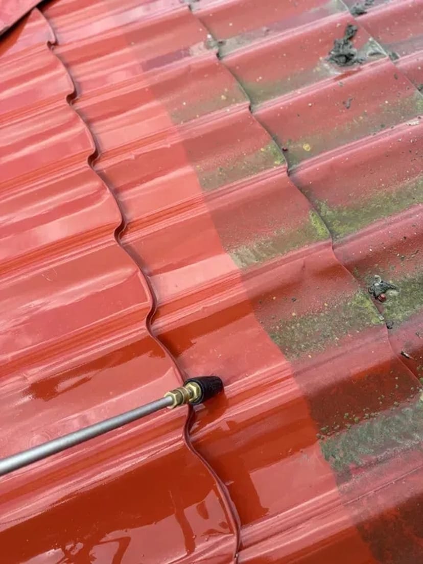 Миття двору, подвірʼя, послуги прибирання, бруківка, фасад, дах, парканвікна