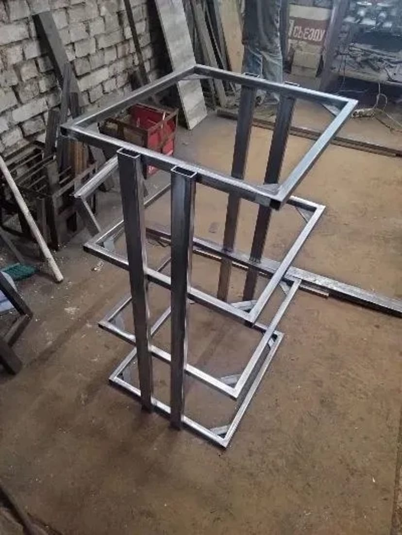 Зварювальні Роботи: Високоякісне зварювання металоконструкцій будь-якої складності.