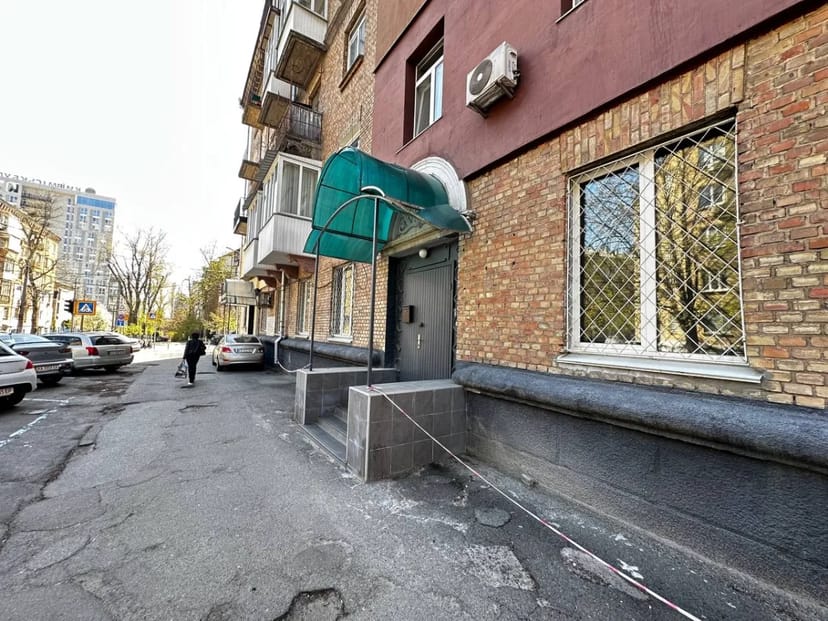 Фасадне приміщення 240 м2 в Печерському районі