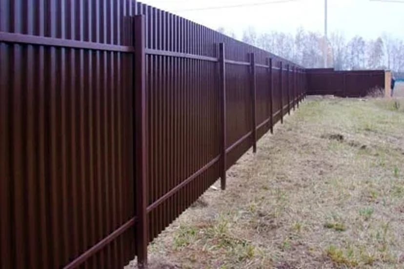 Паркани із профнастилу. Монтаж установок під ключ.