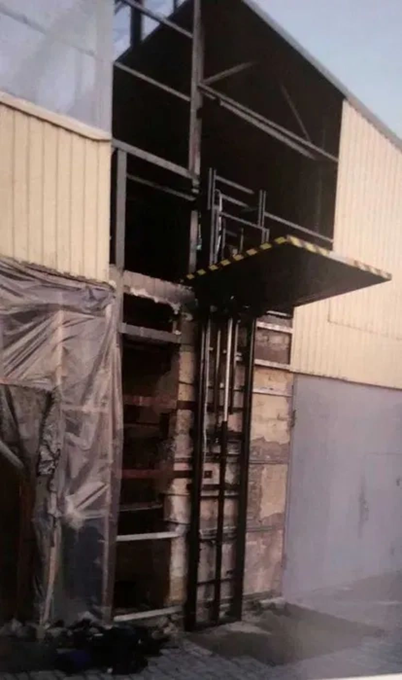 Підйомники та ліфтове обладнання для бомбосховищ, підвалів та інше