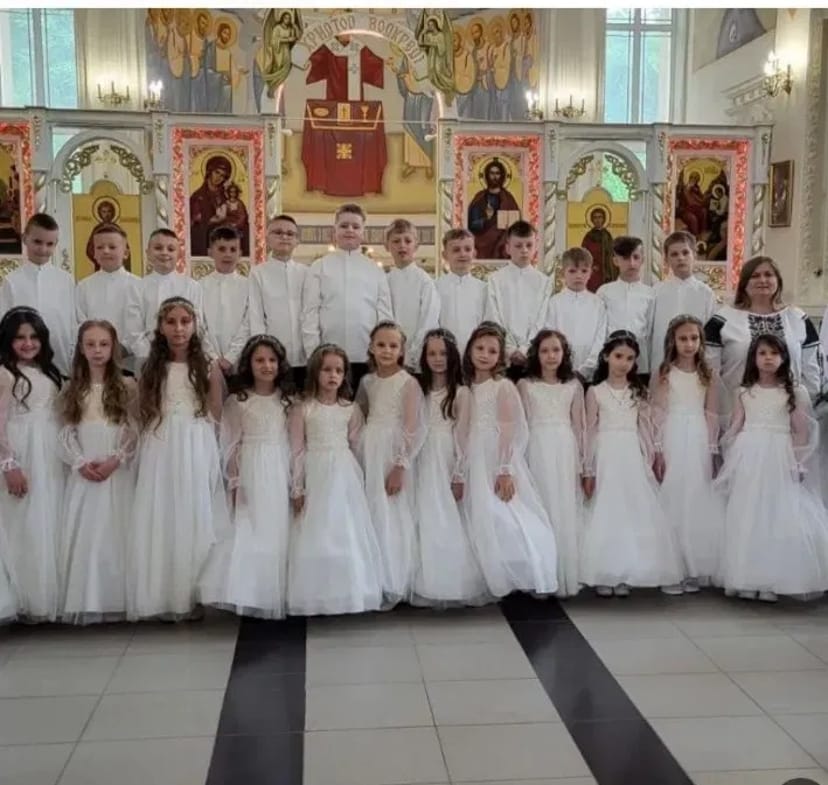 Сукні, плаття на Перше причастя для класу, сорочки для хлопців