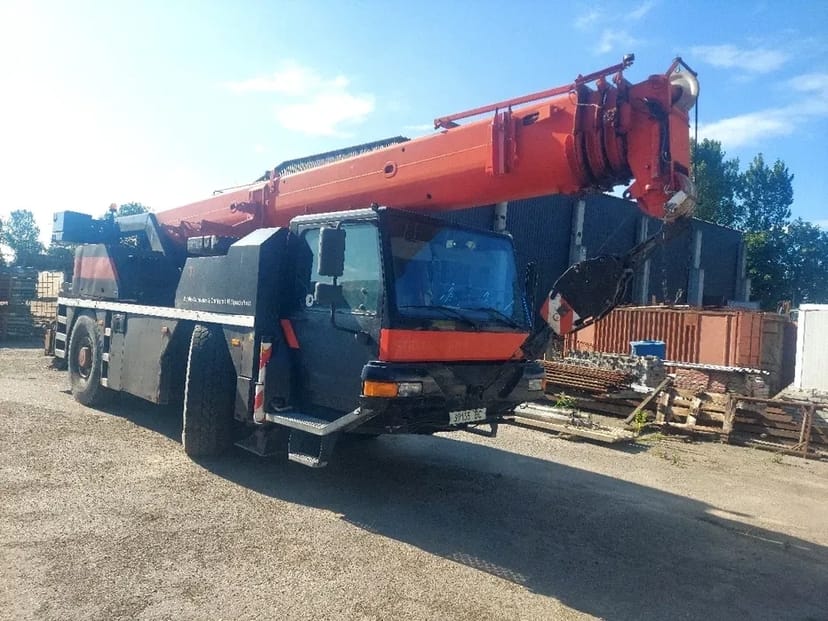 Автомобільний Кран: Монтаж Конструкцій та Підйом Вантажів