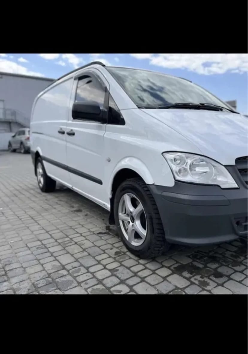 Мікроавтобус Mercedes-Benz Vito