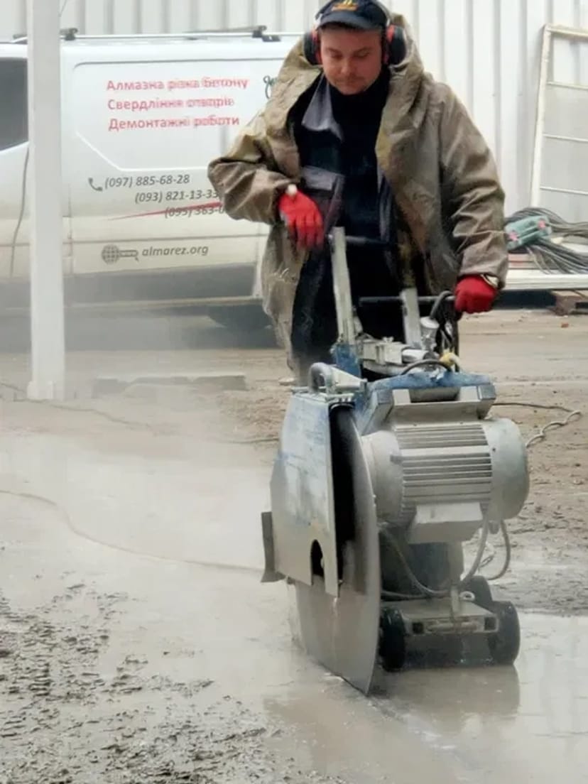 Алмазне різання отворів. Розширення дверних отворів. Свердління отворів