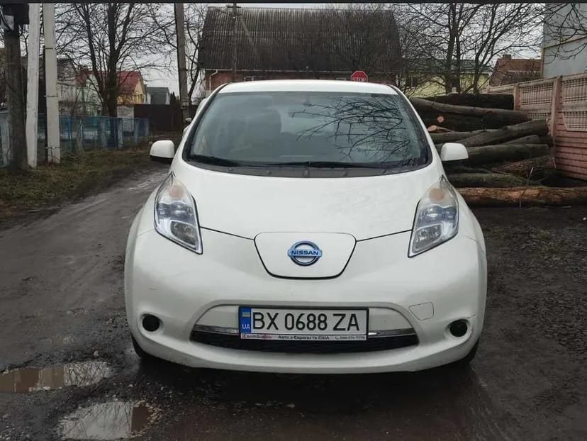 Авто Нісан Ліф для роботи в таксі