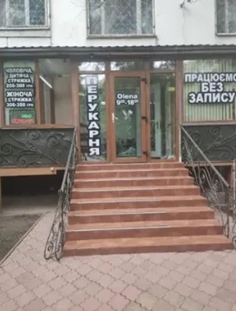 Робочі місця в перукарні "Olena" по вул. Ак.Корольова 21/1