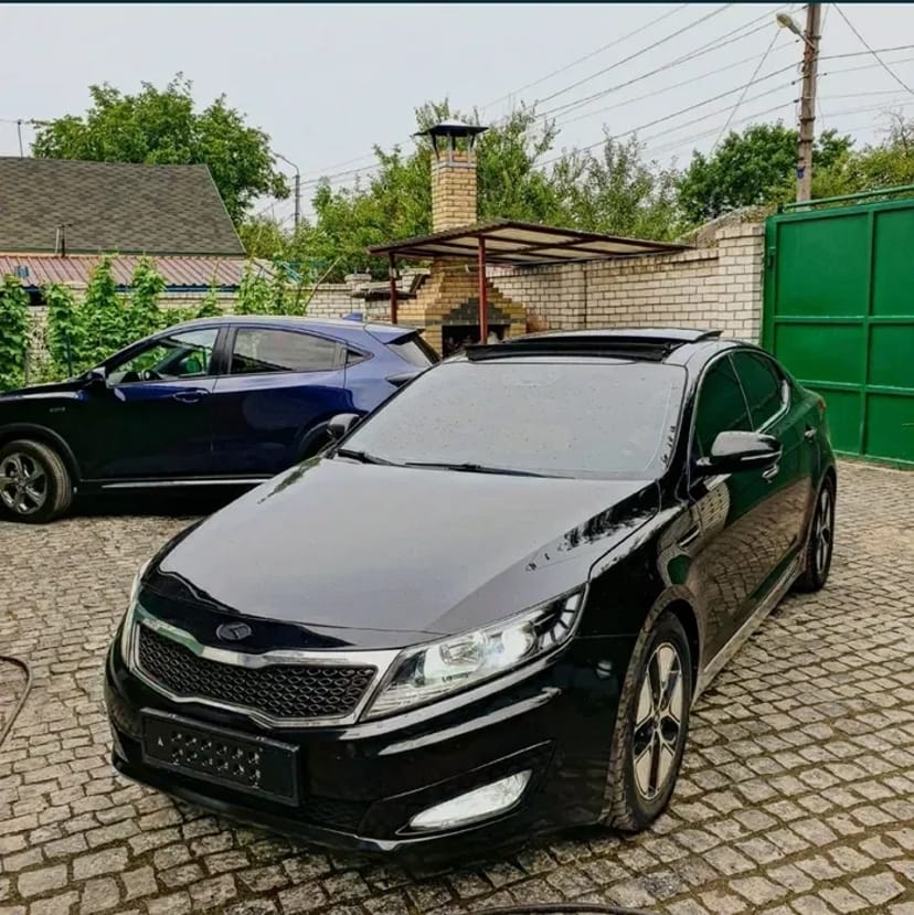 Автомобілі Sonata, Optima, K5, Logan, Accent, Tesla