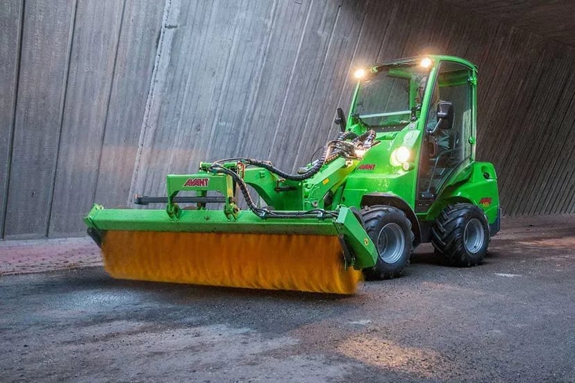  Мінінавантажувач відвал,  ковш AVANT