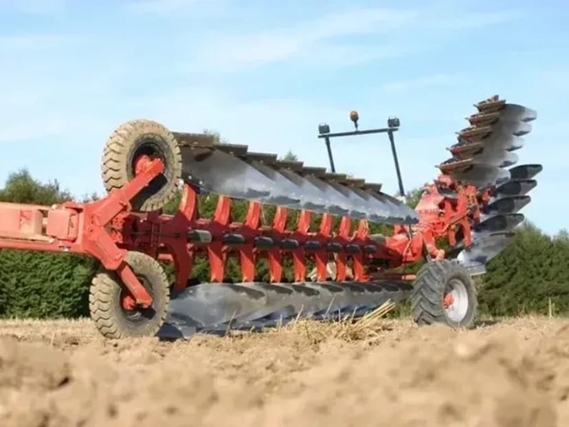 Плуг 1296: якісний обробіток ґрунту.