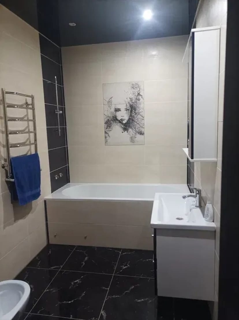 ВІЛЬНА селемо до коменданмької годинидам по добову від власника