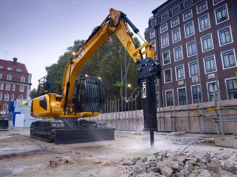 Гусеничний екскаватор JSB 130 с гидромолотом