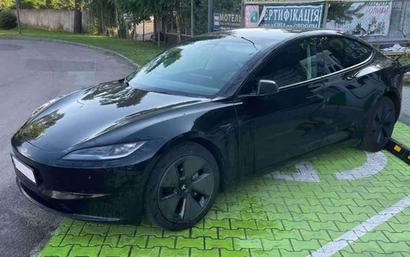 242 Авто на весілля Tesla Model 3 чорна з водієм