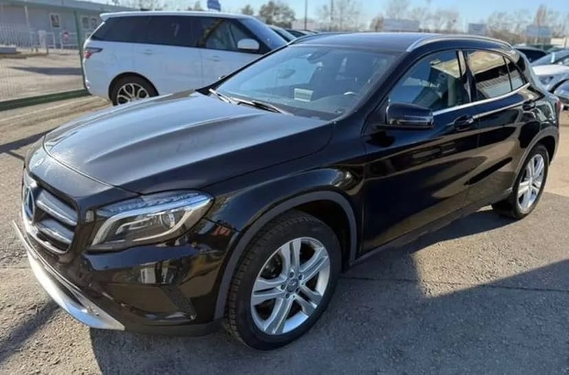 445 Позашляховик Mercedes-Benz GLA 250 на весілля