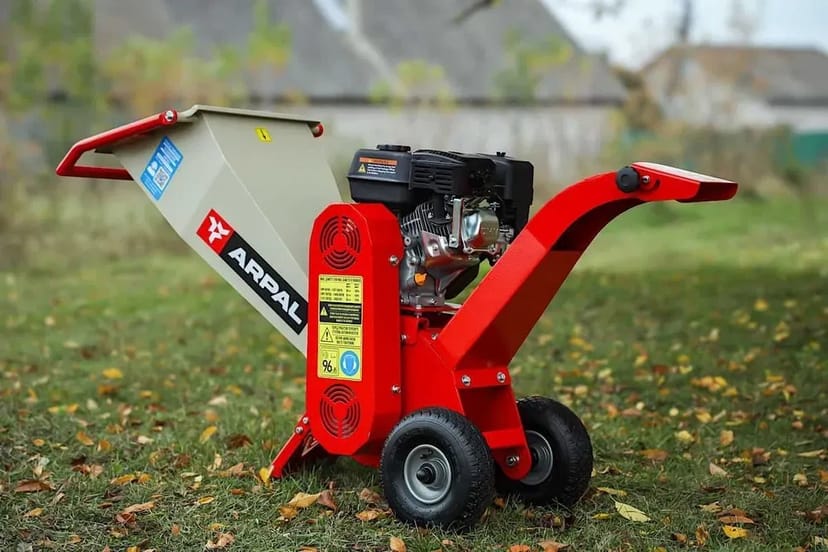 Подрібнювач гілок МБ-60БД простий у використанні