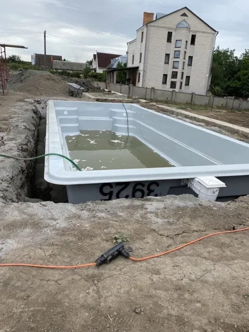 Ручне копання ям, басейнів, траншеї, фундаментів та земляні роботи