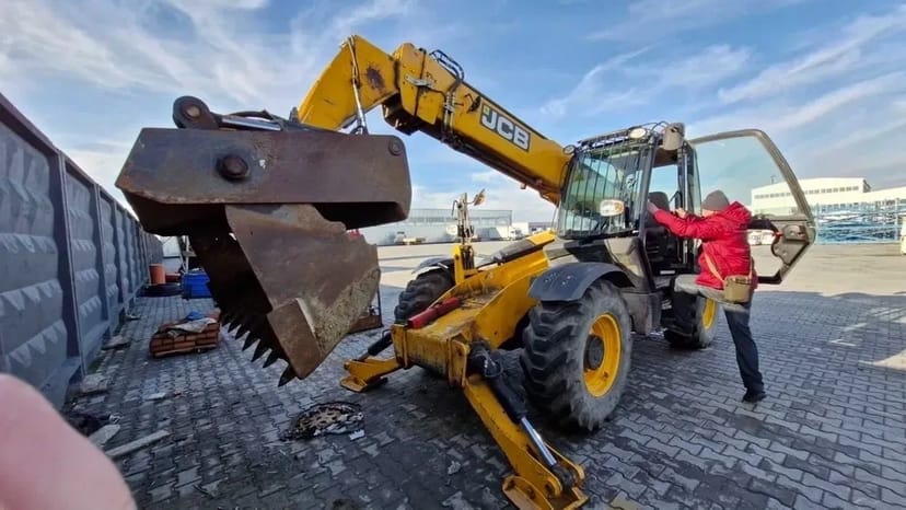 Послуги Екскаватор 20-33т. Бульдозера, Каток, Навантажувачі.