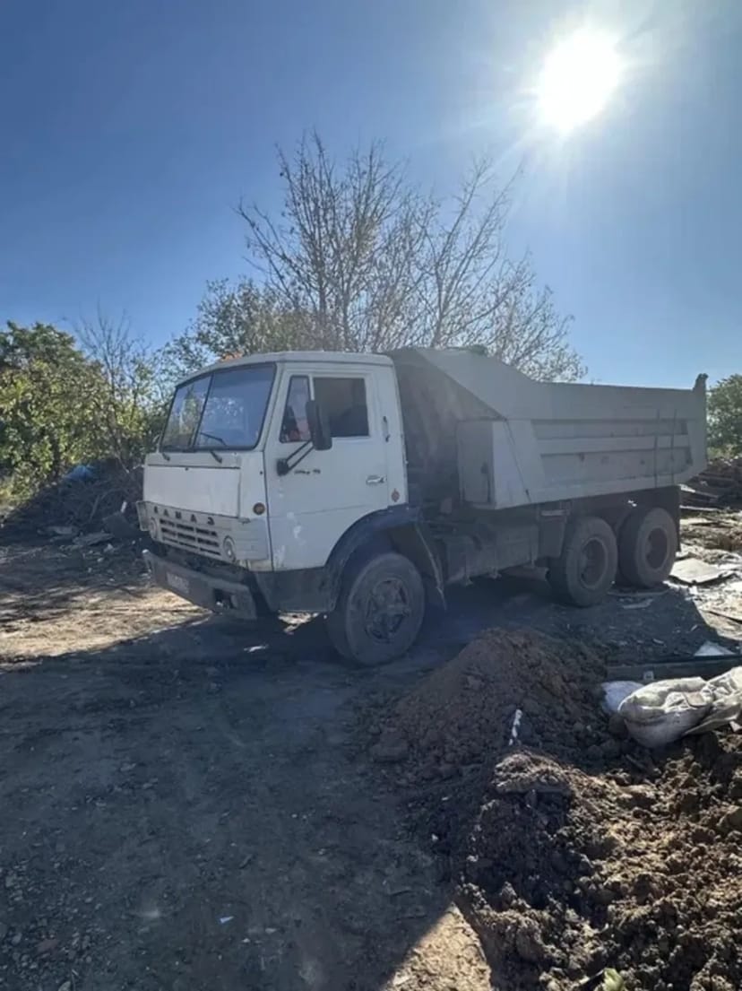 Великотоннажний автомобіль-самоскид КАМАЗ