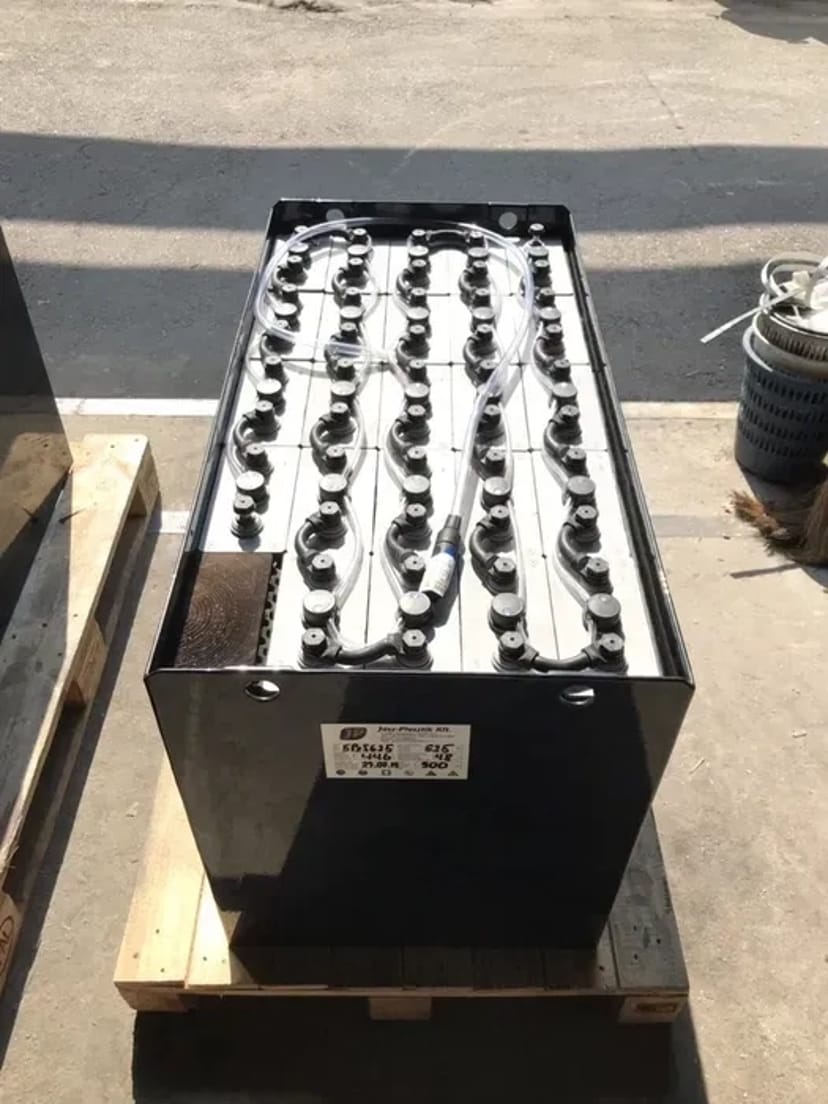 Ремонт тягових акумуляторів на навантажувач, тягові батареї, брухт