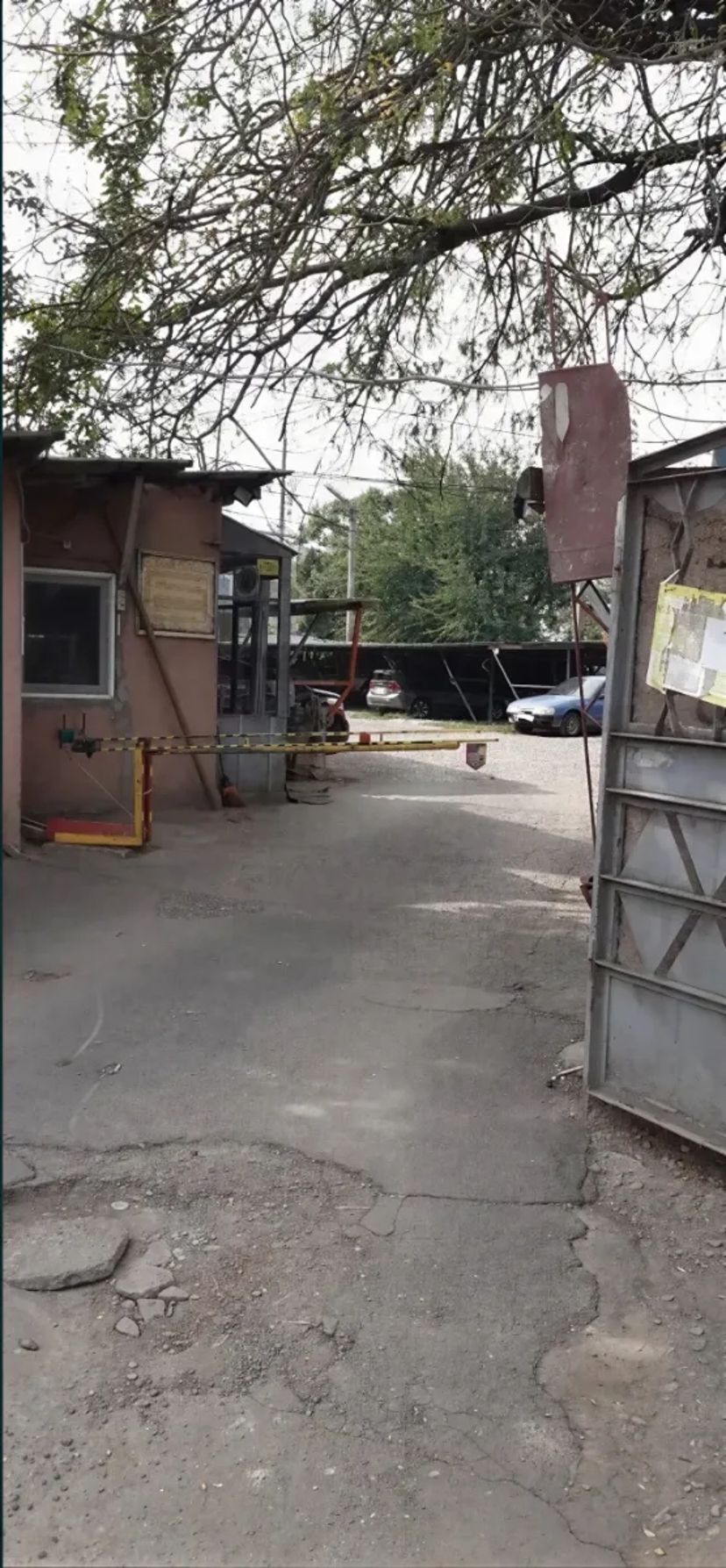 Паркомісце з навісом (довгостроково)