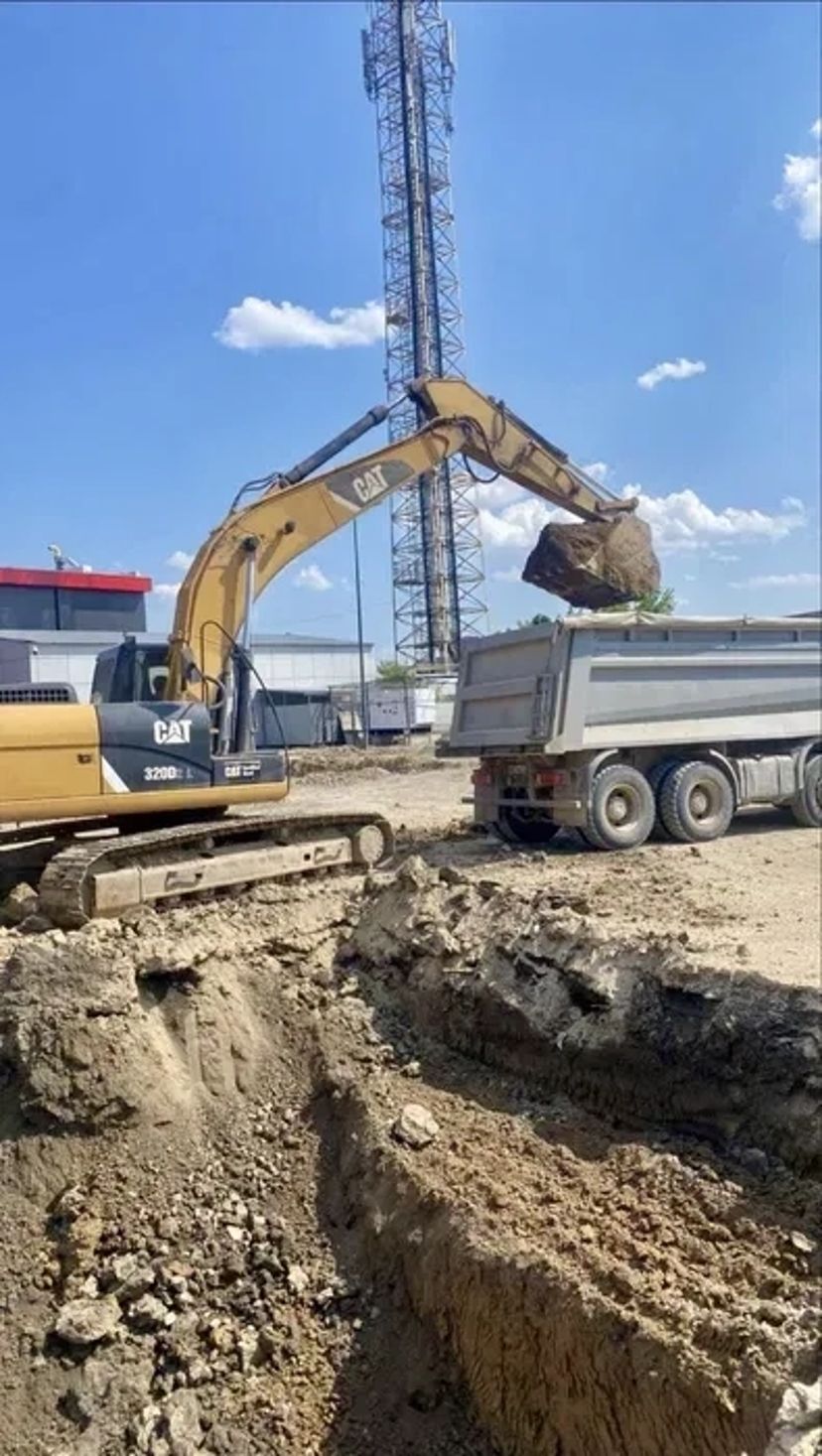 Гусеничний екскаватор з ковшом 1,5 м3