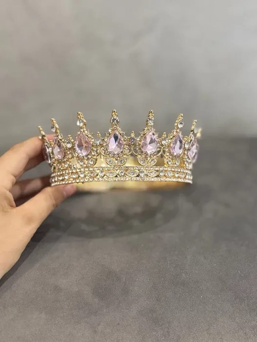 Гарна корона для фотосесии або на торт.