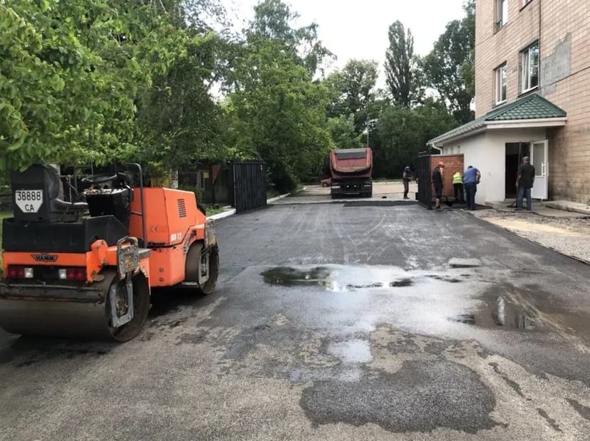 Асфальтування доріг , площадок , стоянок