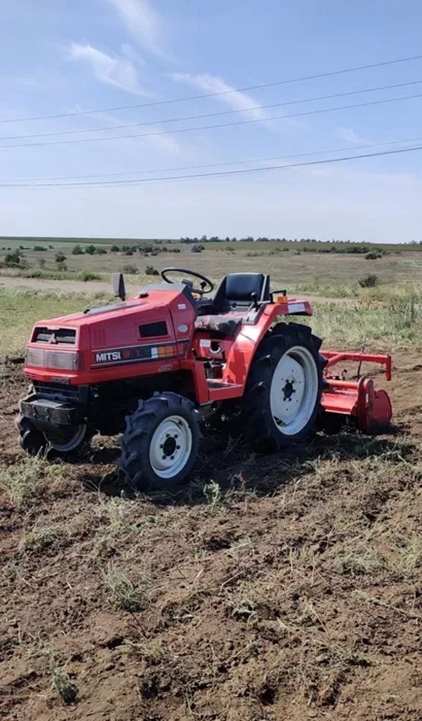 Профессиональная вспашка земли минитрактором: быстро, ровно и в труднодоступных местах!