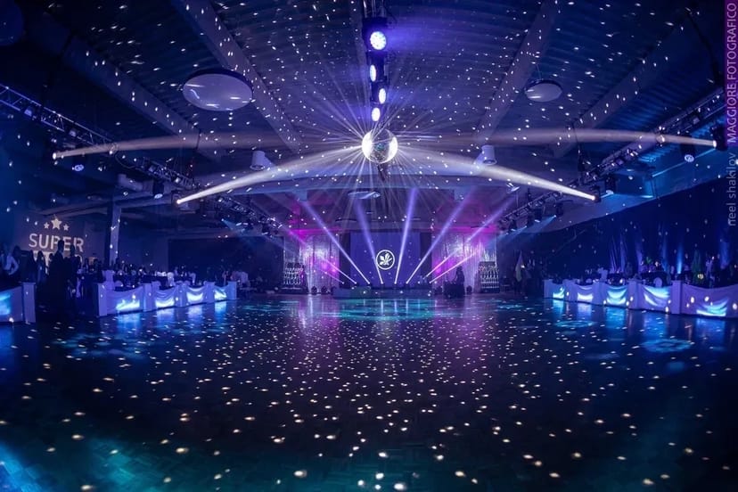 Світло, звук, паркет, лінолеум, тканини,трибуни-подіуми розбірні