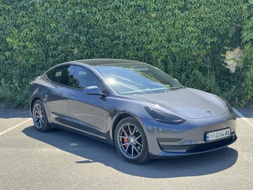 Автомобіль з Водієм