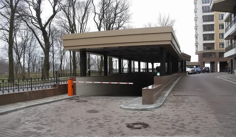 Паркомісце в закритому паркінгу