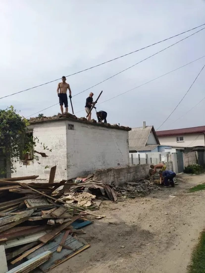 Демонтаж будинків, сараїв, квартир, вивіз сміття, земляні роботи, прибирання