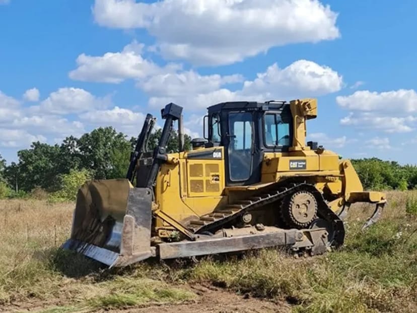 Бульдозер CAT D6R/T для дорожніх та земляних робіт
