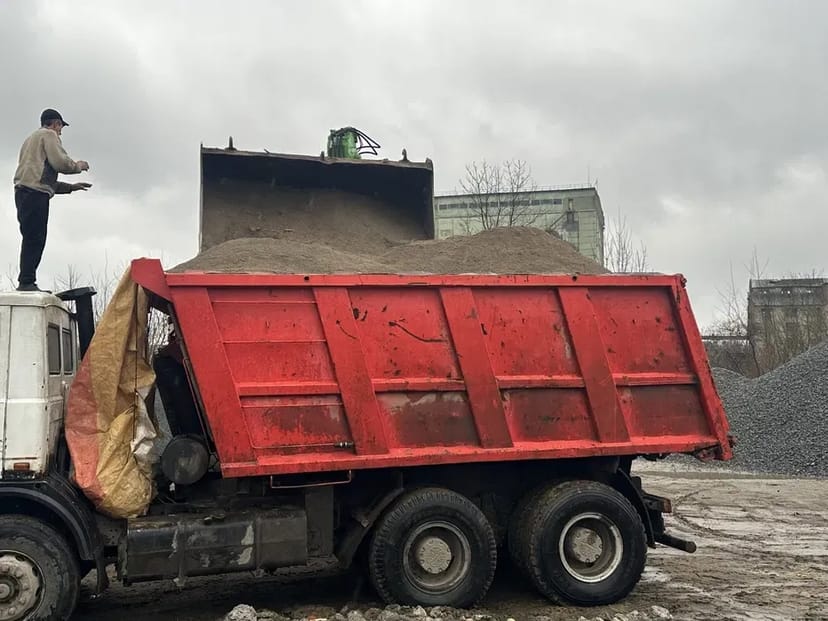 Вивіз побутового, будівельного сміття , землі, хламу