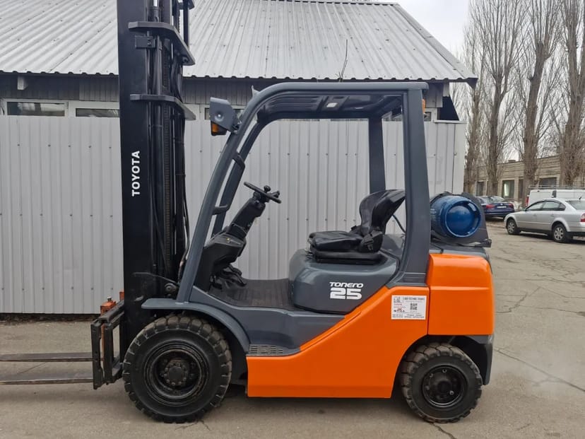 Навантажувач TOYOTA  02-8FGF25 