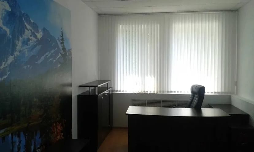 Офісні приміщення з парковкою та охороною