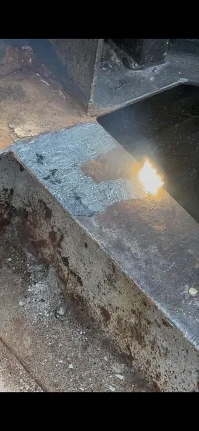 Лазерне очищення металу, пластику, плитки від фарби іржі шпаклівки